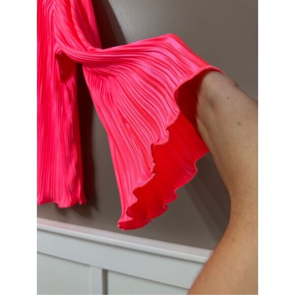 NWOT Dressed in LALA ORIGINAL Long Sleeve Electric Pink Plissé Set Women's Small - Picture 3 of 13